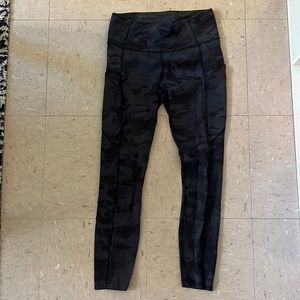 lululemon Align Cropped Leggings Size 6, Pockets, Black Camo